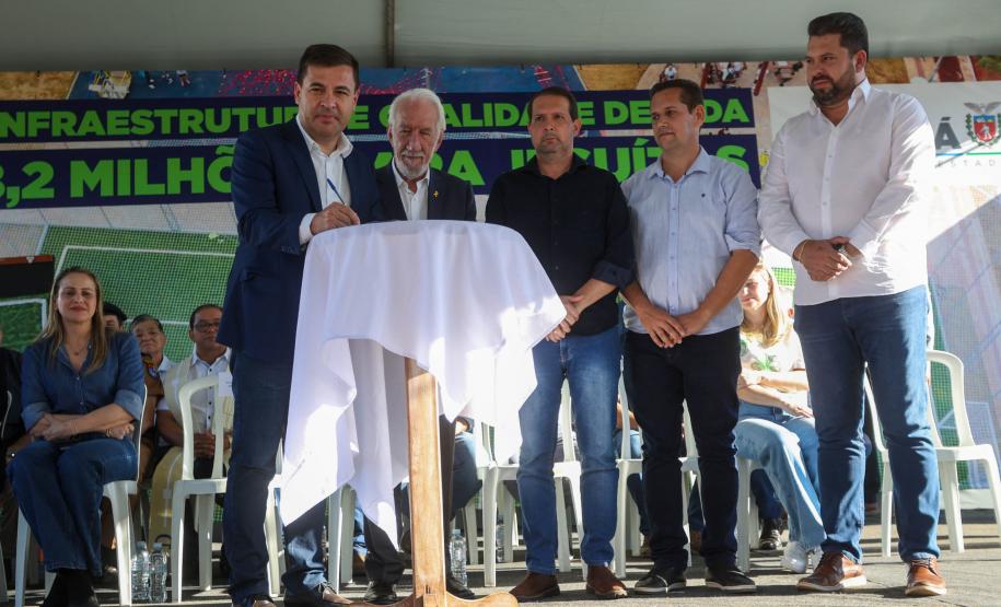 Piana inaugura obras de pavimentação, praças e anuncia novos investimentos para Jesuítas