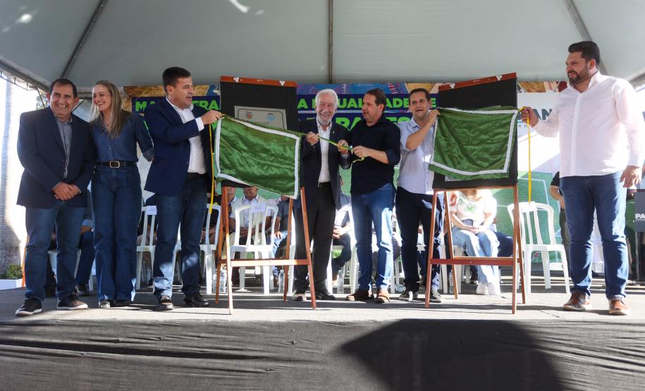 Piana inaugura obras de pavimentação, praças e anuncia novos investimentos para Jesuítas