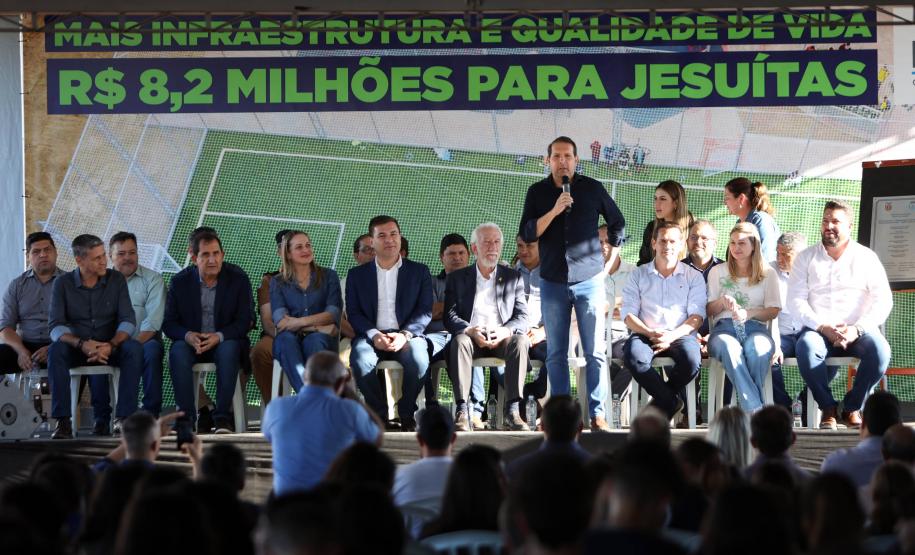 Piana inaugura obras de pavimentação, praças e anuncia novos investimentos para Jesuítas