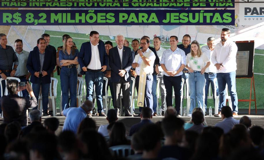 Piana inaugura obras de pavimentação, praças e anuncia novos investimentos para Jesuítas