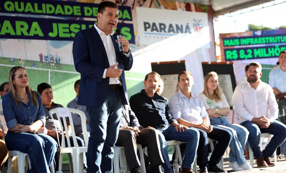 Piana inaugura obras de pavimentação, praças e anuncia novos investimentos para Jesuítas