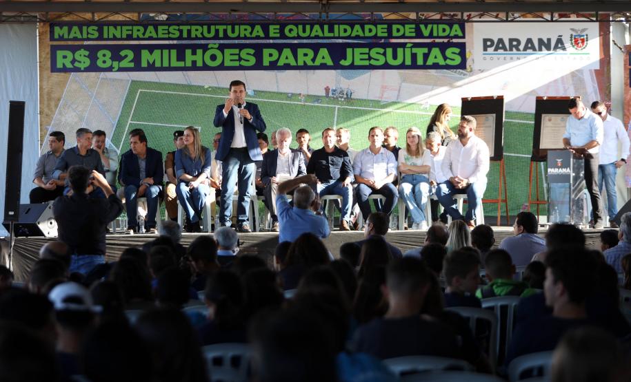 Piana inaugura obras de pavimentação, praças e anuncia novos investimentos para Jesuítas