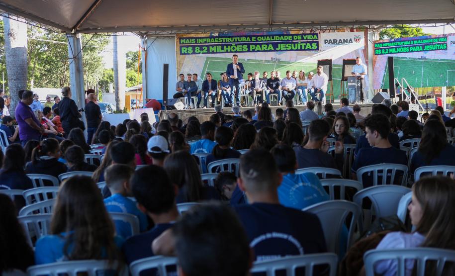 Piana inaugura obras de pavimentação, praças e anuncia novos investimentos para Jesuítas