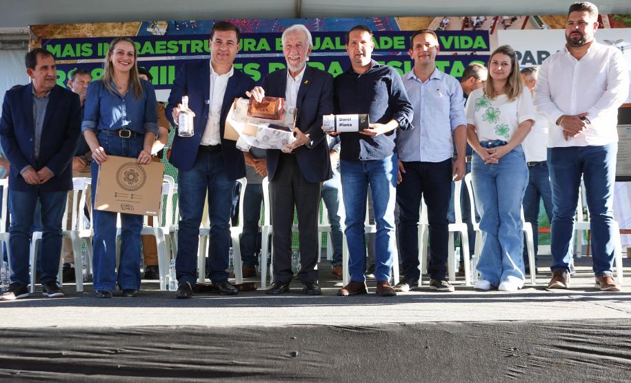 Piana inaugura obras de pavimentação, praças e anuncia novos investimentos para Jesuítas