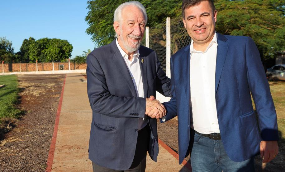 Piana inaugura obras de pavimentação, praças e anuncia novos investimentos para Jesuítas