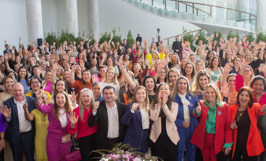 Encontro no Palácio Iguaçu incentiva participação das mulheres na política