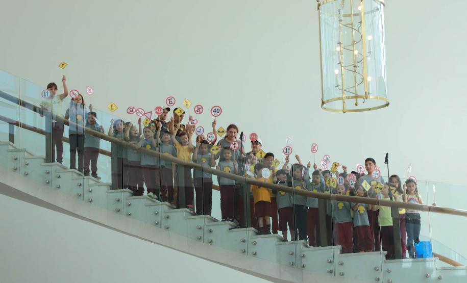 Paraná lança campanha Maio Amarelo com ações educativas e entrega de veículos ao Detran