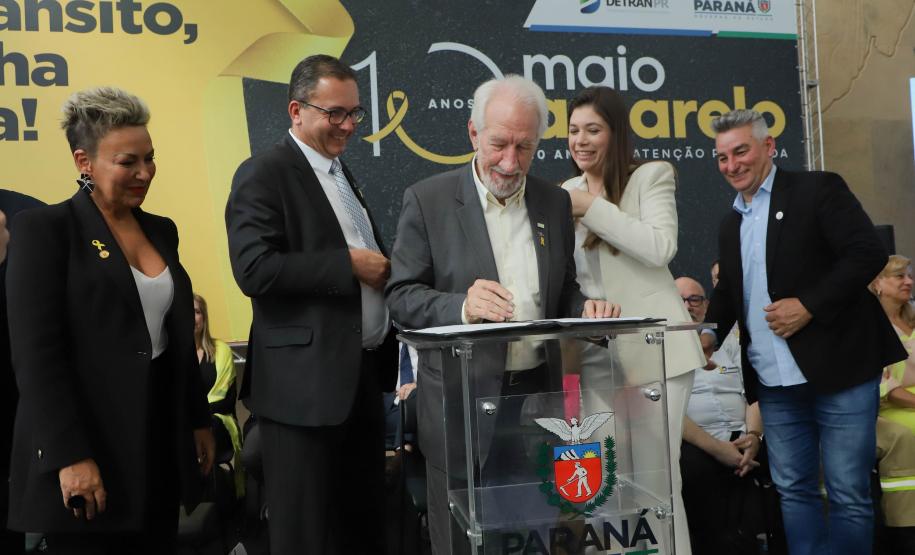 Paraná lança campanha Maio Amarelo com ações educativas e entrega de veículos ao Detran