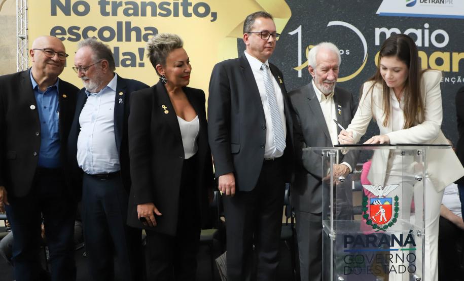 Paraná lança campanha Maio Amarelo com ações educativas e entrega de veículos ao Detran
