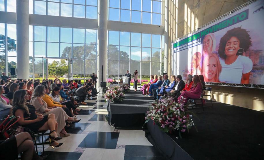 Encontro no Palácio Iguaçu incentiva participação das mulheres na política