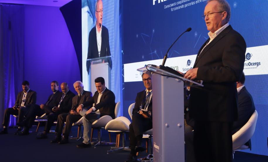 Governador destaca força das cooperativas e anuncia programas de R$ 750 milhões para o setor