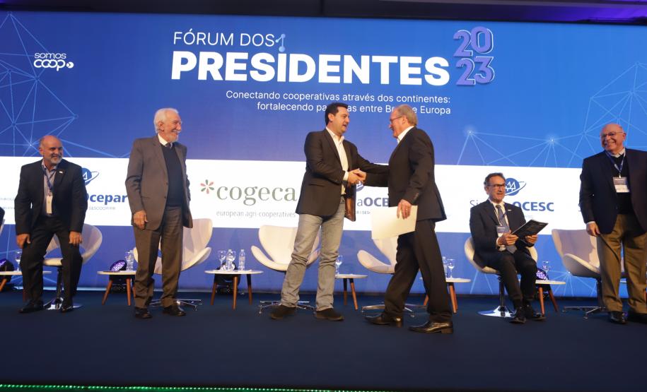 Governador destaca força das cooperativas e anuncia programas de R$ 750 milhões para o setor