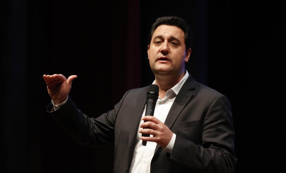 Com foco na alfabetização, Governo amplia programas de apoio às redes municipais