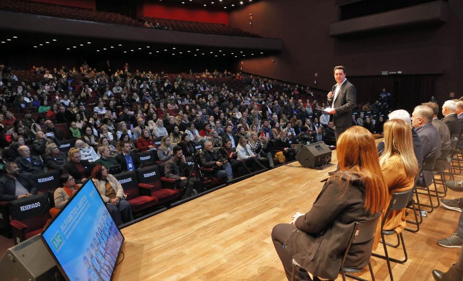 Com foco na alfabetização, Governo amplia programas de apoio às redes municipais