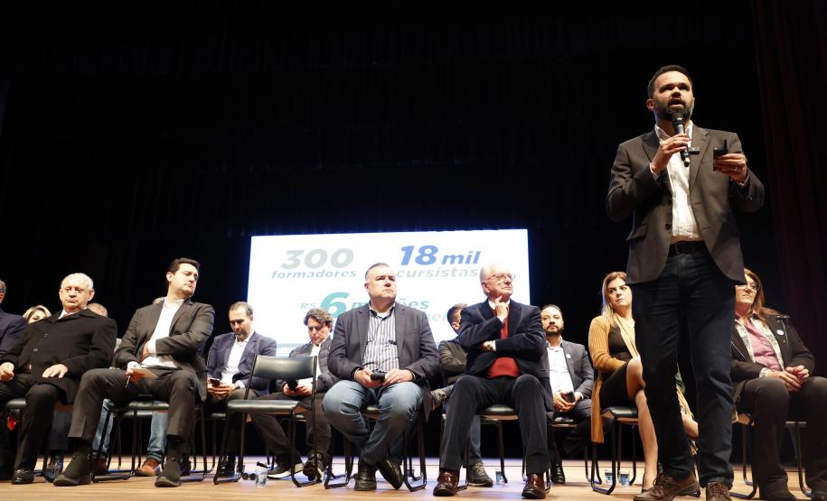 Com foco na alfabetização, Governo amplia programas de apoio às redes municipais