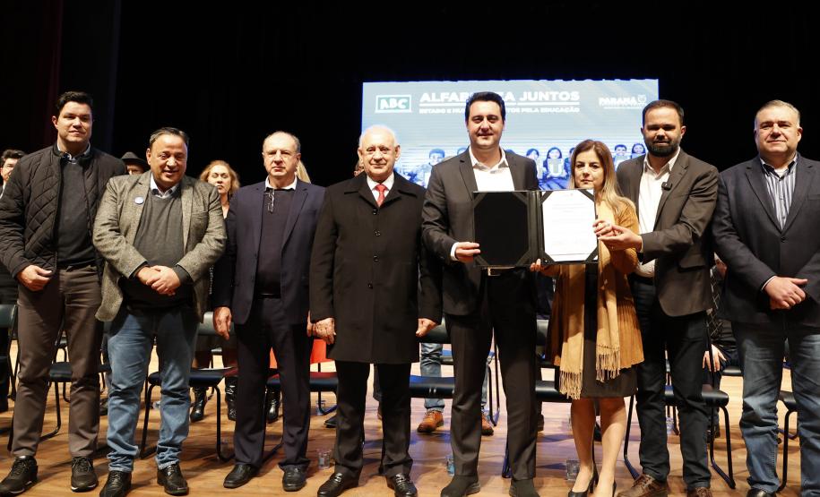 Com foco na alfabetização, Governo amplia programas de apoio às redes municipais