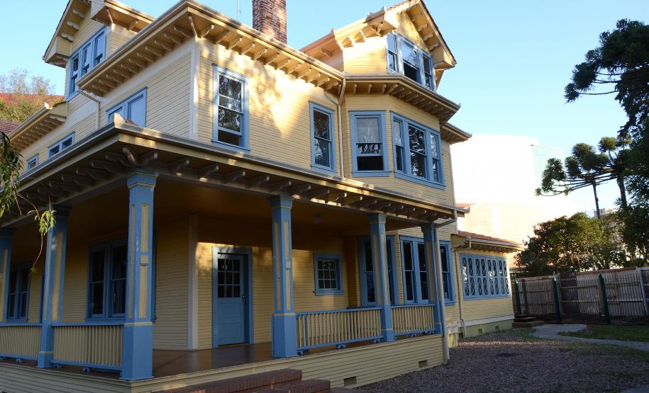 Programação cultural do Paraná tem orquestra regida por maestra, teatro no interior e Leila Pugnaloni