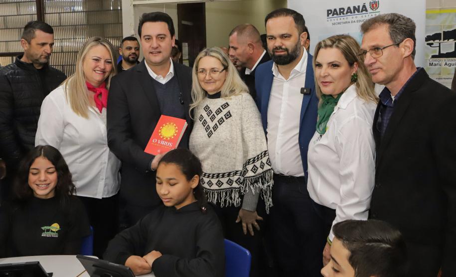 Governo do Paraná começa a entregar 50 mil tablets para alunos da rede estadual