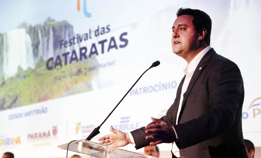 Governador apresenta potenciais turísticos do Paraná na abertura do Festival das Cataratas