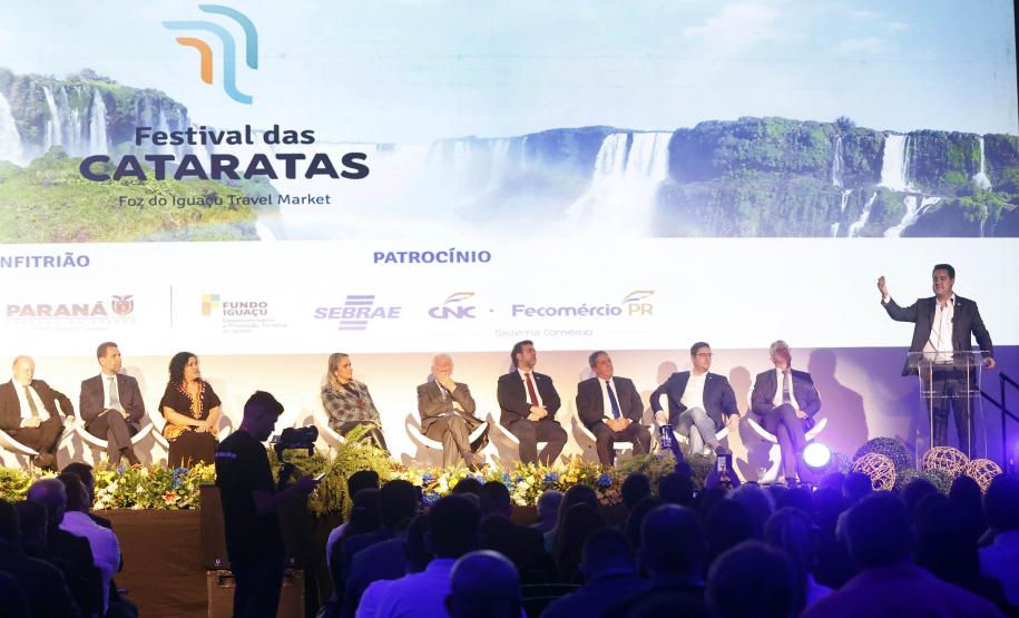 Governador apresenta potenciais turísticos do Paraná na abertura do Festival das Cataratas