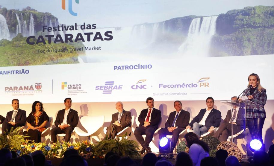 Governador apresenta potenciais turísticos do Paraná na abertura do Festival das Cataratas