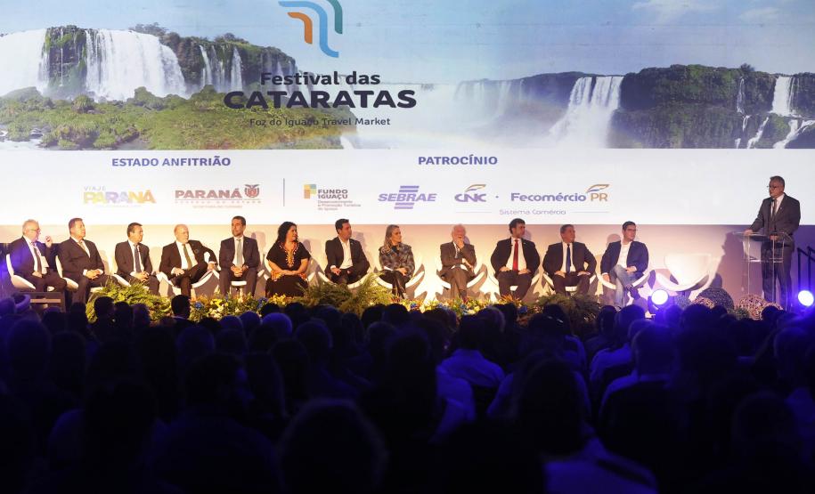 Governador apresenta potenciais turísticos do Paraná na abertura do Festival das Cataratas