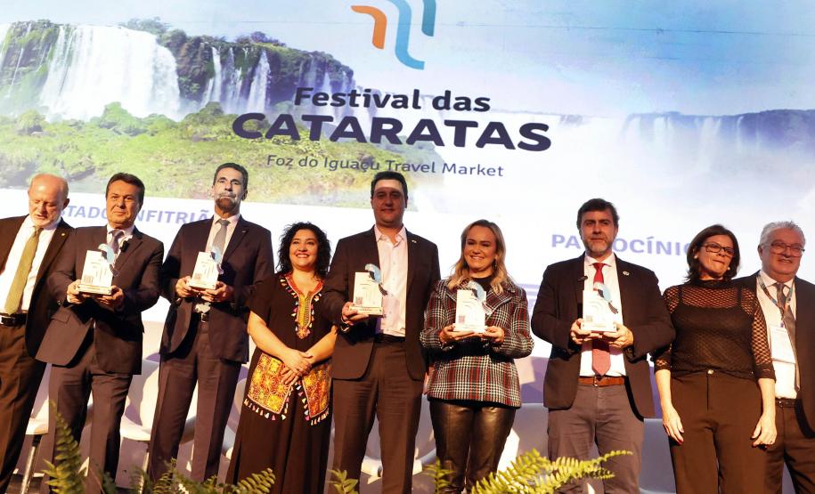 Governador apresenta potenciais turísticos do Paraná na abertura do Festival das Cataratas