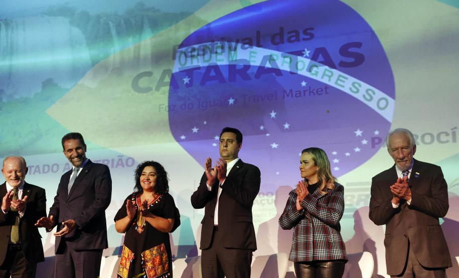 Governador apresenta potenciais turísticos do Paraná na abertura do Festival das Cataratas