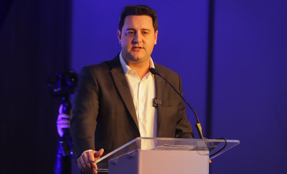 Governador destaca força das cooperativas e anuncia programas de R$ 750 milhões para o setor