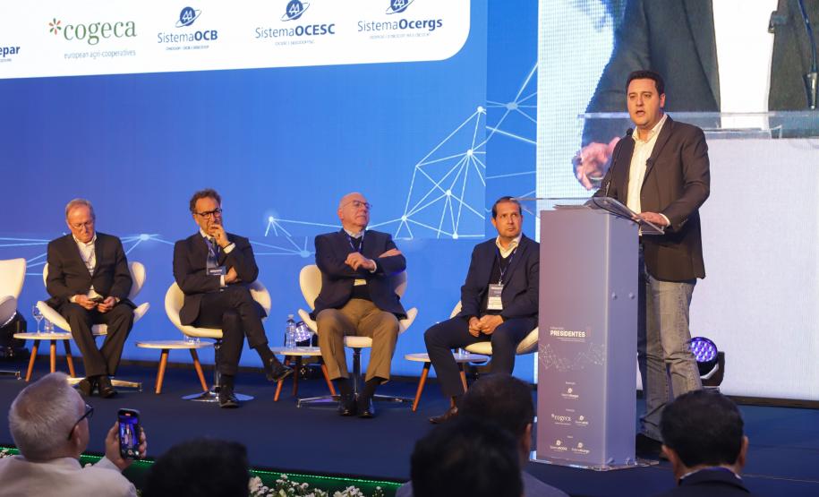 Governador destaca força das cooperativas e anuncia programas de R$ 750 milhões para o setor