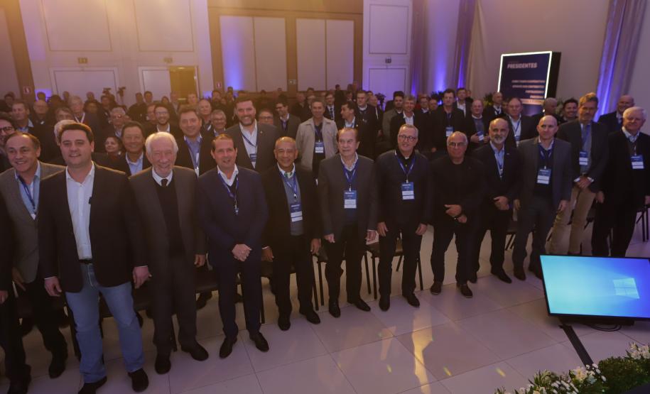 Governador destaca força das cooperativas e anuncia programas de R$ 750 milhões para o setor