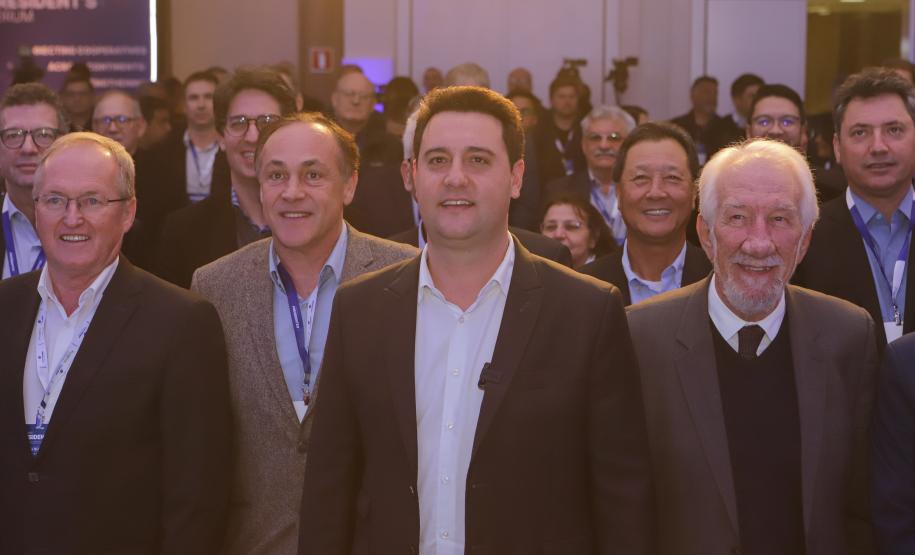 Governador destaca força das cooperativas e anuncia programas de R$ 750 milhões para o setor