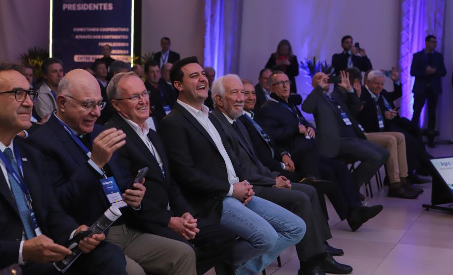 Governador destaca força das cooperativas e anuncia programas de R$ 750 milhões para o setor