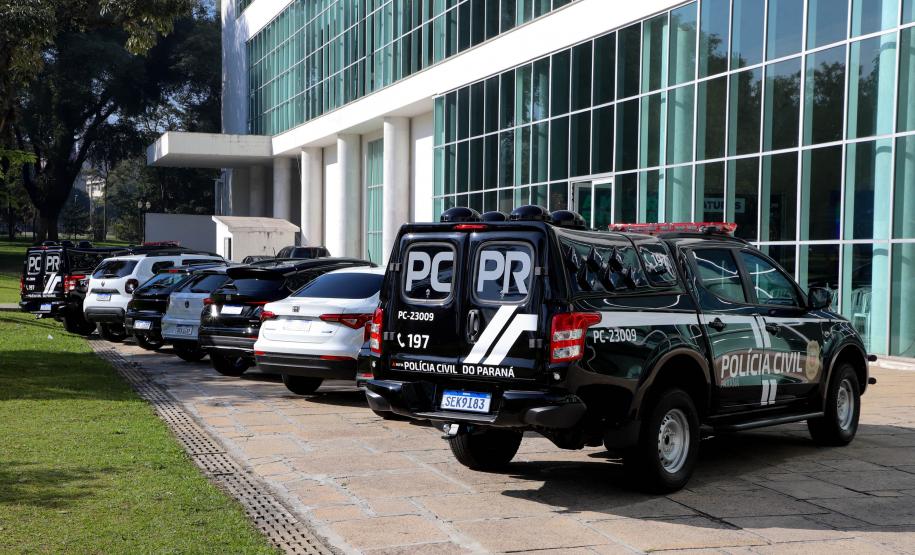 O governador Carlos Massa Ratinho Junior entregou nesta segunda-feira (5) 922 viaturas para todas as unidades da Polícia Civil do Paraná, a maior renovação de frota da história do Estado.