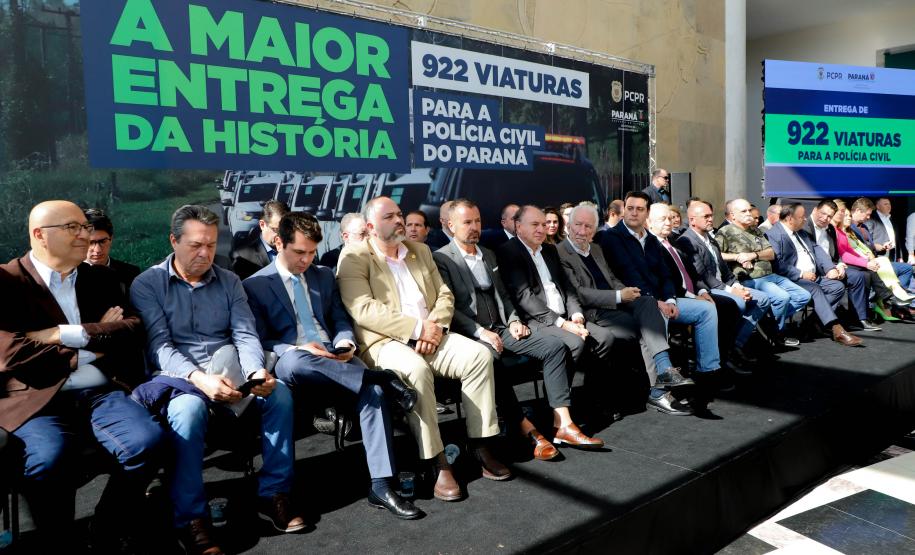 O governador Carlos Massa Ratinho Junior entregou nesta segunda-feira (5) 922 viaturas para todas as unidades da Polícia Civil do Paraná, a maior renovação de frota da história do Estado.