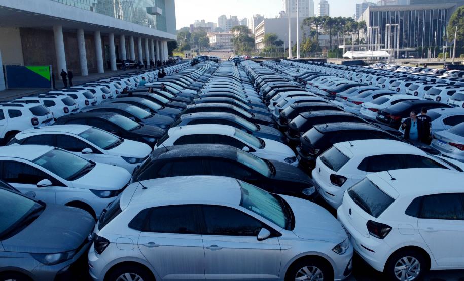 O governador Carlos Massa Ratinho Junior entregou nesta segunda-feira (5) 922 viaturas para todas as unidades da Polícia Civil do Paraná, a maior renovação de frota da história do Estado.