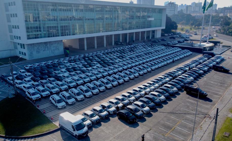 O governador Carlos Massa Ratinho Junior entregou nesta segunda-feira (5) 922 viaturas para todas as unidades da Polícia Civil do Paraná, a maior renovação de frota da história do Estado.