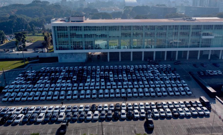O governador Carlos Massa Ratinho Junior entregou nesta segunda-feira (5) 922 viaturas para todas as unidades da Polícia Civil do Paraná, a maior renovação de frota da história do Estado.