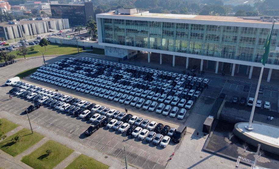 O governador Carlos Massa Ratinho Junior entregou nesta segunda-feira (5) 922 viaturas para todas as unidades da Polícia Civil do Paraná, a maior renovação de frota da história do Estado.