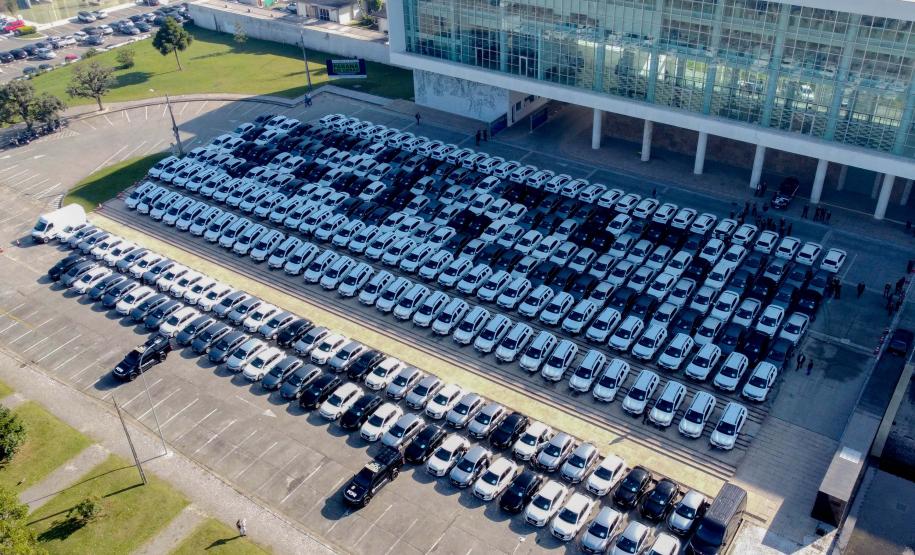 O governador Carlos Massa Ratinho Junior entregou nesta segunda-feira (5) 922 viaturas para todas as unidades da Polícia Civil do Paraná, a maior renovação de frota da história do Estado.