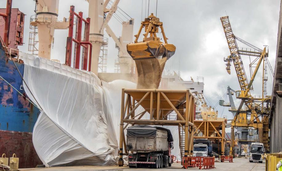 Exportações do Paraná crescem 15,3% nos primeiros cinco meses e chegam a US$ 9,8 bilhões