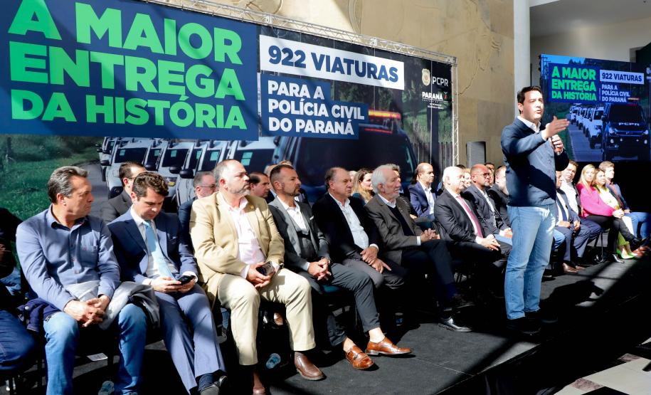 O governador Carlos Massa Ratinho Junior entregou nesta segunda-feira (5) 922 viaturas para todas as unidades da Polícia Civil do Paraná, a maior renovação de frota da história do Estado.