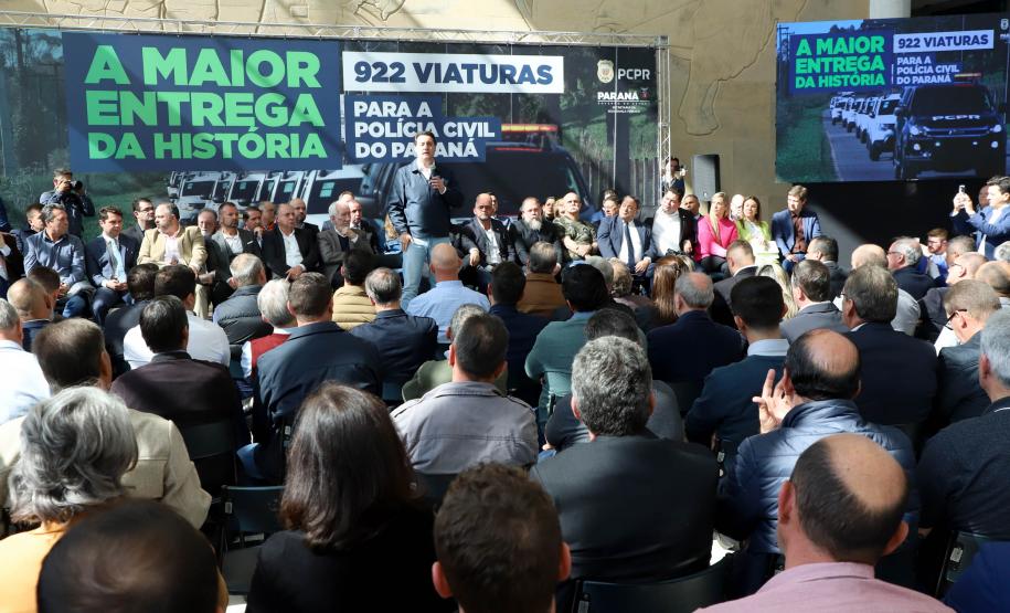 O governador Carlos Massa Ratinho Junior entregou nesta segunda-feira (5) 922 viaturas para todas as unidades da Polícia Civil do Paraná, a maior renovação de frota da história do Estado.