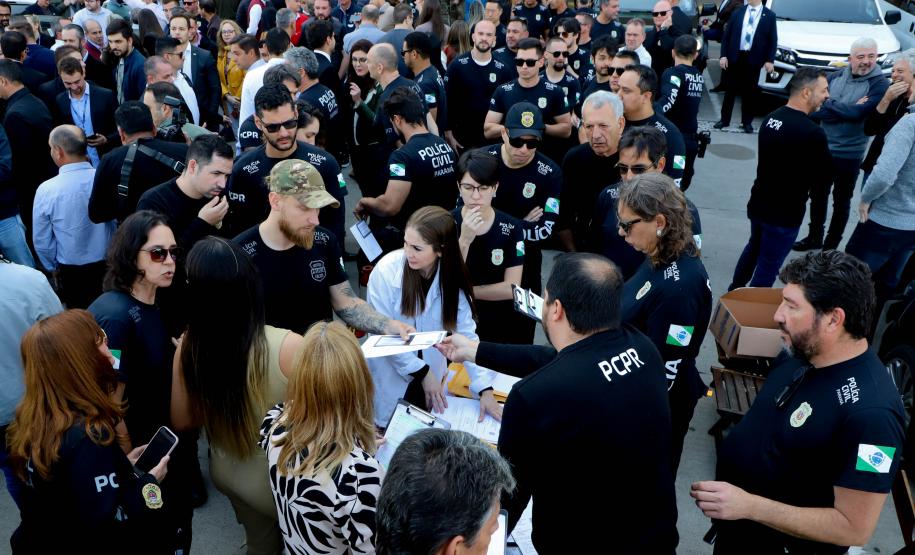 O governador Carlos Massa Ratinho Junior entregou nesta segunda-feira (5) 922 viaturas para todas as unidades da Polícia Civil do Paraná, a maior renovação de frota da história do Estado.