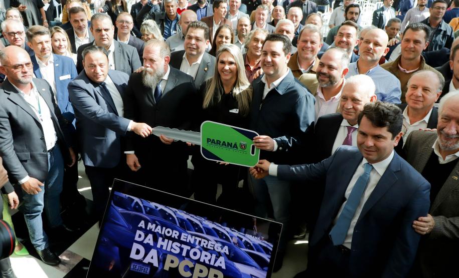 O governador Carlos Massa Ratinho Junior entregou nesta segunda-feira (5) 922 viaturas para todas as unidades da Polícia Civil do Paraná, a maior renovação de frota da história do Estado.