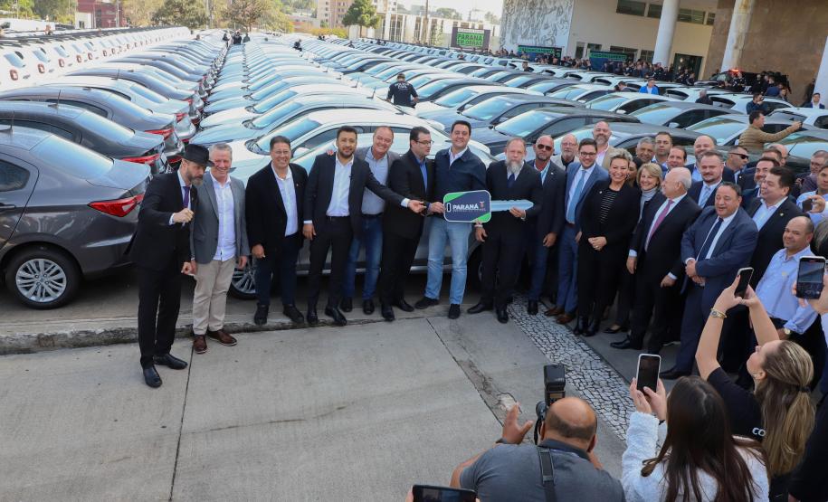 O governador Carlos Massa Ratinho Junior entregou nesta segunda-feira (5) 922 viaturas para todas as unidades da Polícia Civil do Paraná, a maior renovação de frota da história do Estado.