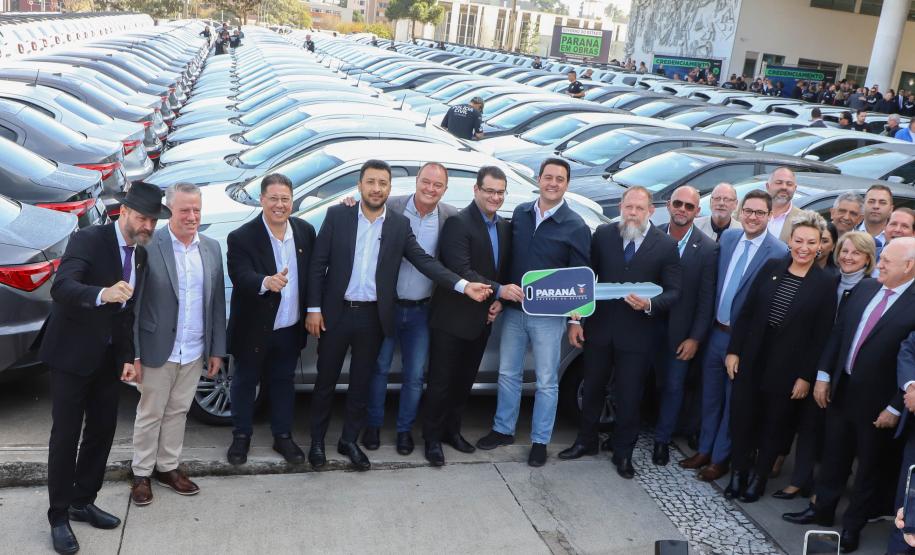 O governador Carlos Massa Ratinho Junior entregou nesta segunda-feira (5) 922 viaturas para todas as unidades da Polícia Civil do Paraná, a maior renovação de frota da história do Estado.