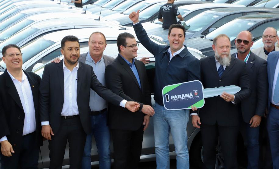 O governador Carlos Massa Ratinho Junior entregou nesta segunda-feira (5) 922 viaturas para todas as unidades da Polícia Civil do Paraná, a maior renovação de frota da história do Estado.