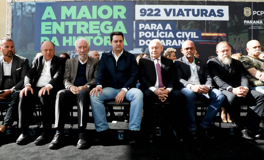 O governador Carlos Massa Ratinho Junior entregou nesta segunda-feira (5) 922 viaturas para todas as unidades da Polícia Civil do Paraná, a maior renovação de frota da história do Estado.