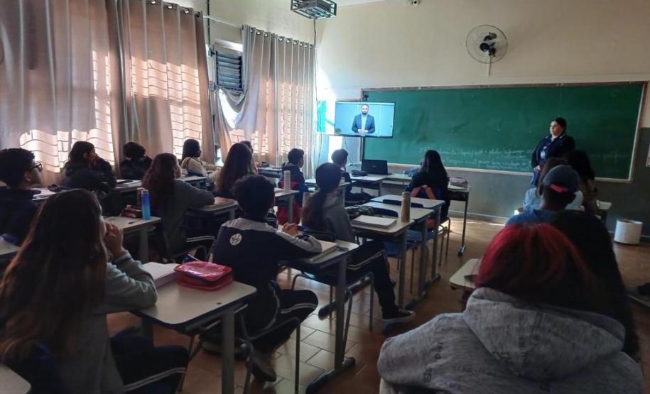 Governo amplia apoio psicológico a alunos, professores e colaboradores da rede estadual